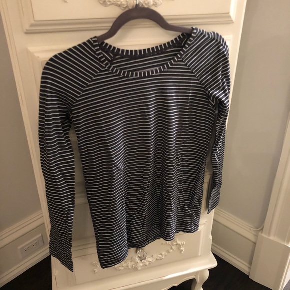 lululemon athletica Tops - Lululemon Long Sleeve Size 4 (NWOT)
